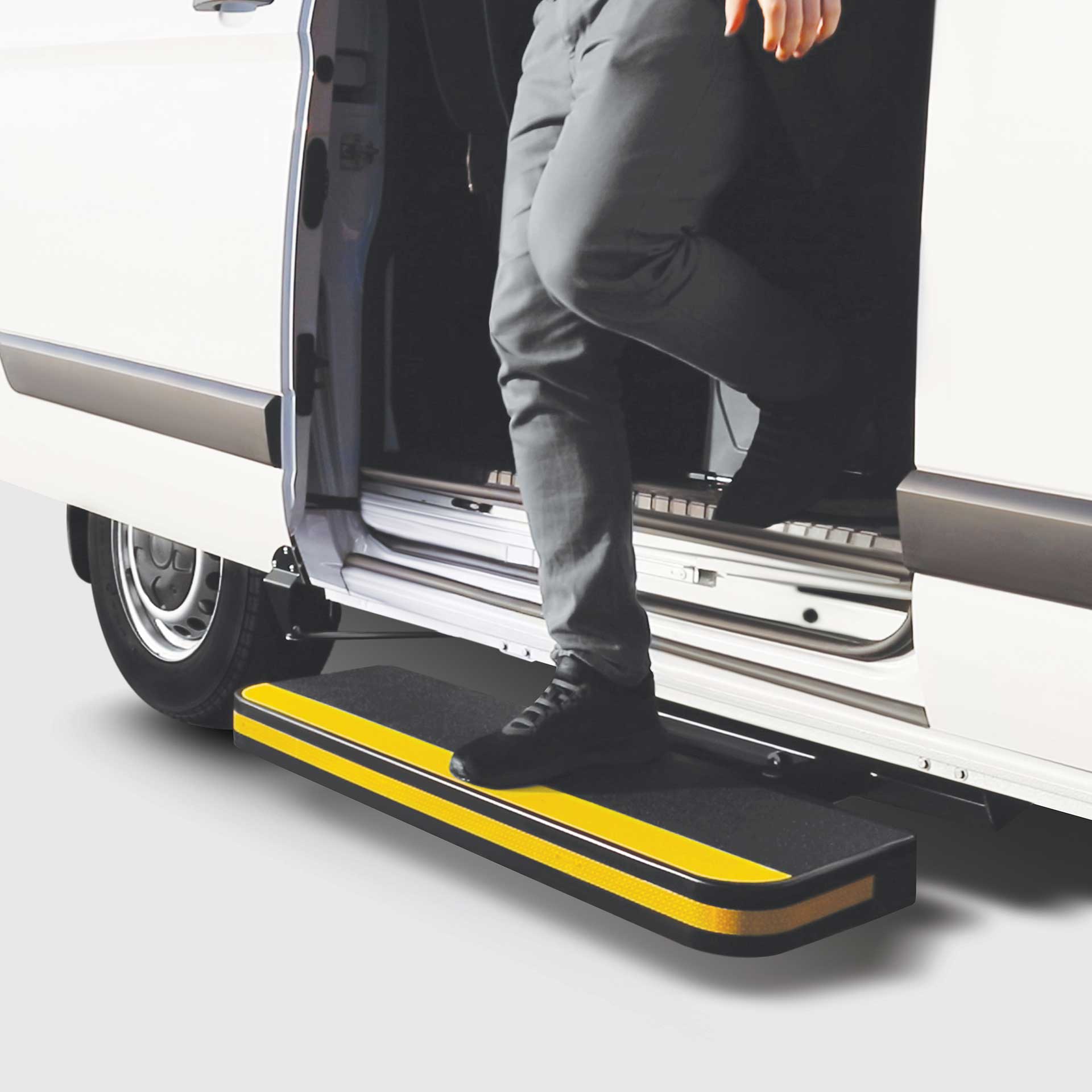 Mechanische Tuerkombinierte Trittstufe für Ford, Fiat, Nissan, Opel, Renault, MAN, Volkswagen. Serie X3 vollautomatische Trittstufe von AlphaDynamik, 100% entwickelt, konstruiert und hergestellt in Deutschland