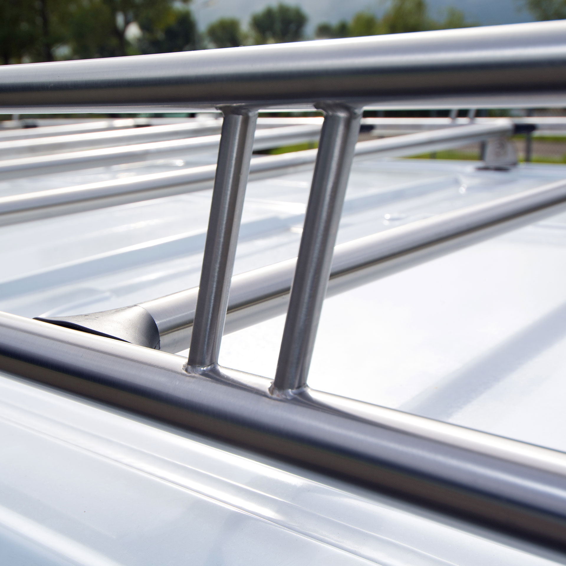Dachträger für auto lieferwagen, transporter, wohnwagen, vans (Ford, Mercedes, Opel, Fiat, VW, MAN, Iveco und andere Transporter). Geräuscharm: Komfort durch Scruton-Spirale (an dem vordersten Träger)