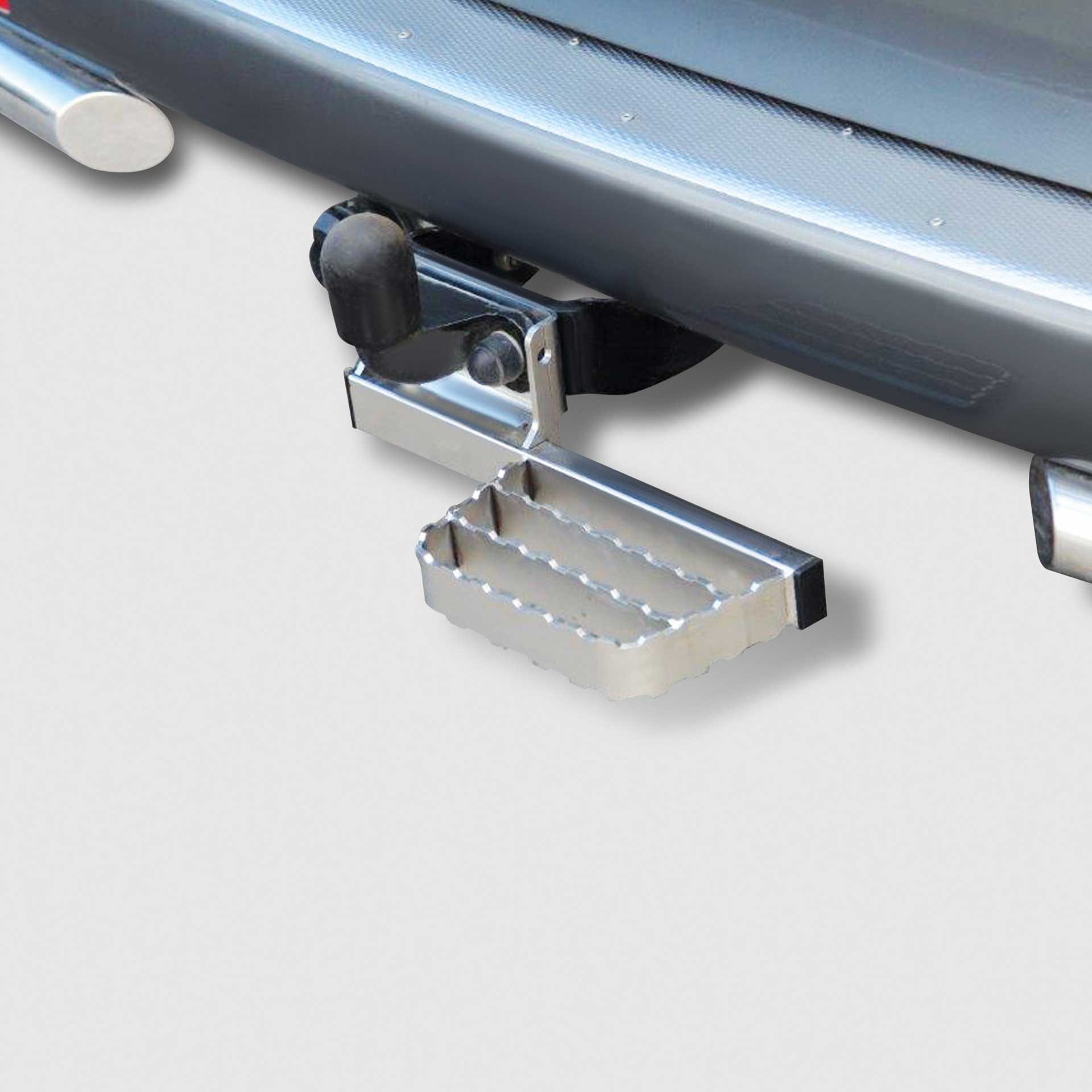 Edelstahl Heckauftritt für Fahrzeuge mit verschraubten Kugelkopf, einseitig, links/rechts. Serie-AKF von AlphaDynamik