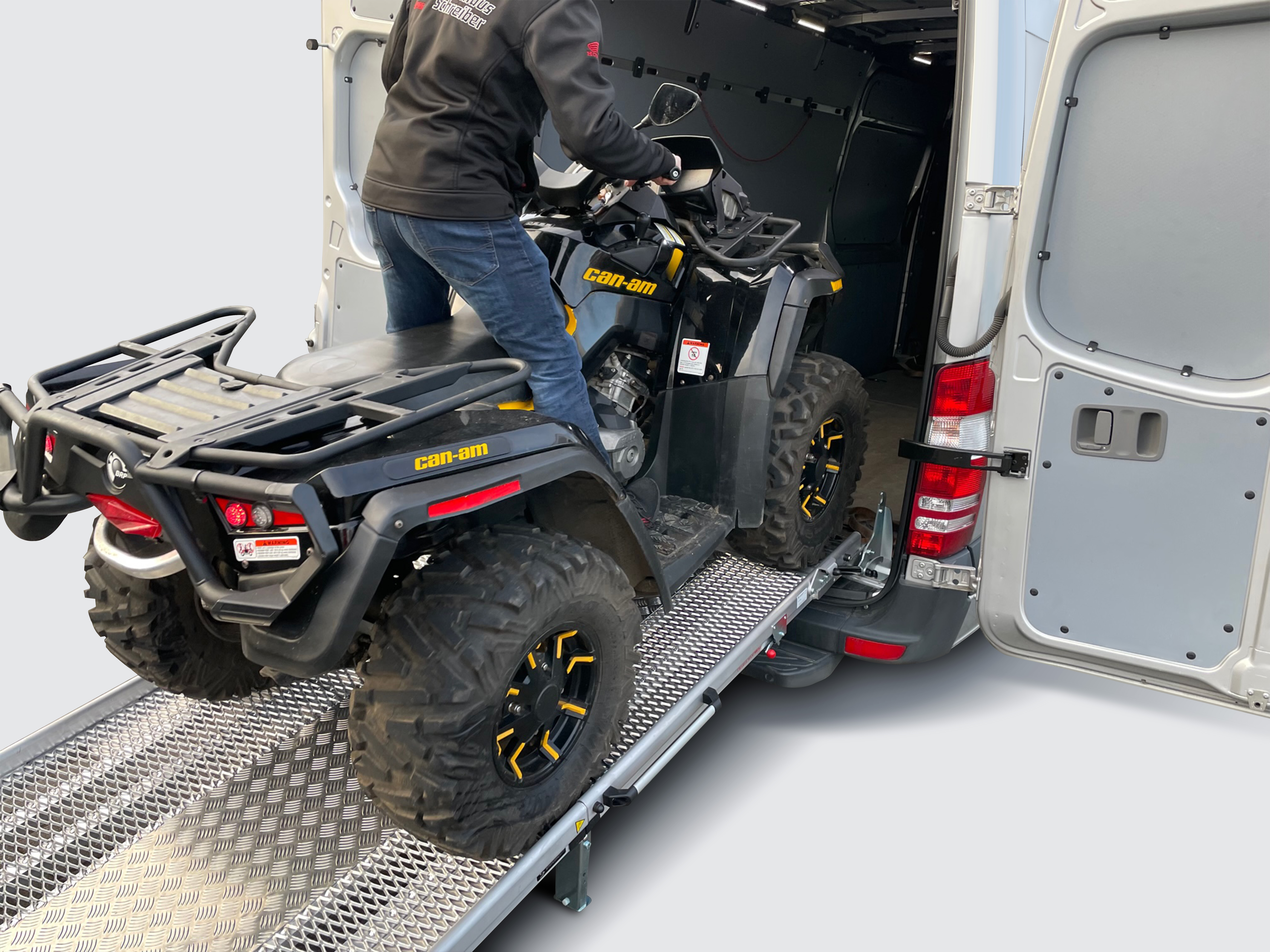 Serie PRO | Fest montierte Verladerampe für Motorrad, Quad, Hubwagen, Stechkarren, Werkzeugw. - Abmessung 2.800 x 1.220 mm, mittig faltbar Serie PRO | Fest montierte Verladerampe für Motorrad, Quad, Hubwagen, Stechkarren, Werkzeugw. - Abmessung 2.800 x 1.220 mm, mittig faltbar