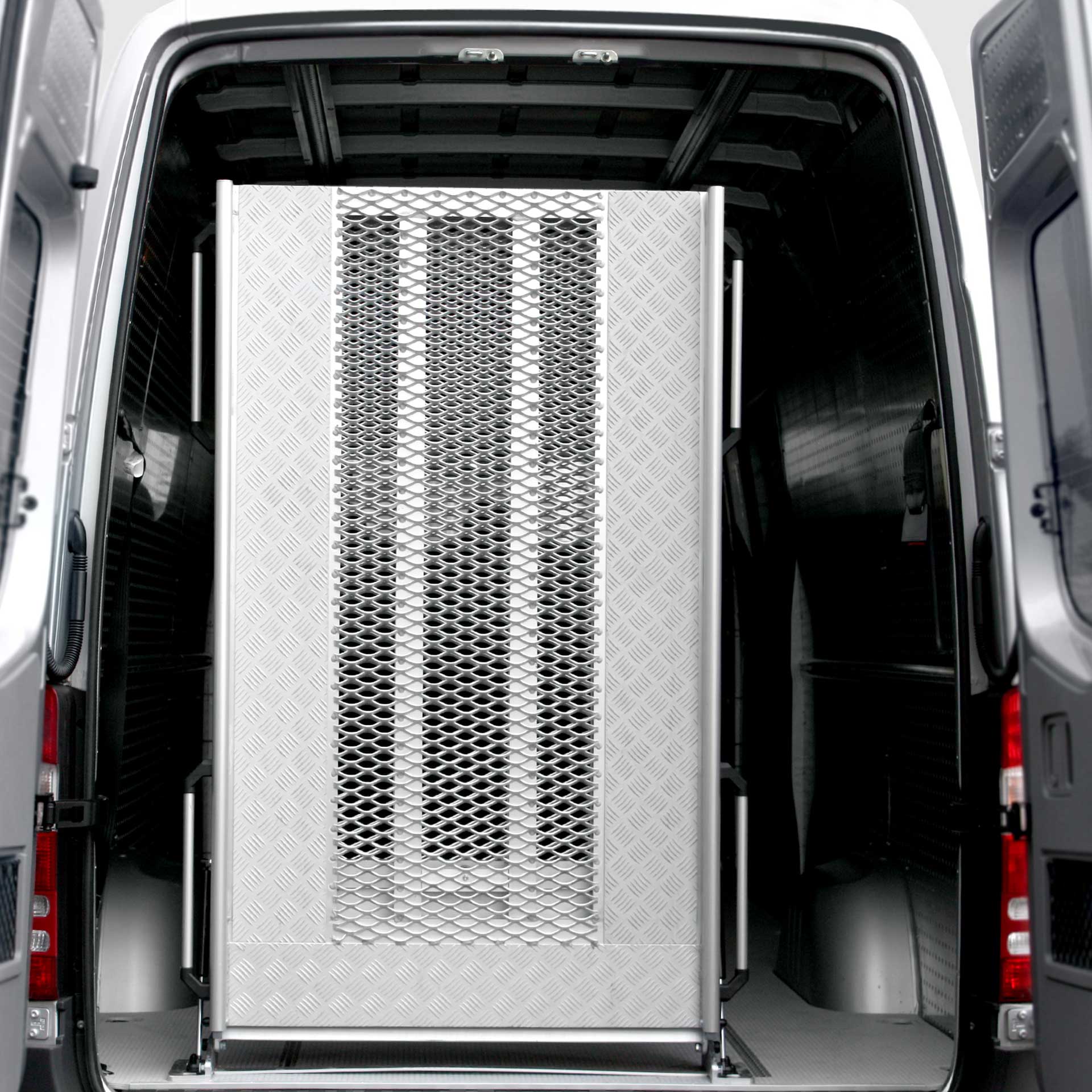 Serie PRO | Fest montierte Verladerampe für KTW & Warentransport - Abmessung 3.300 x 850 mm, 3-fach faltbar