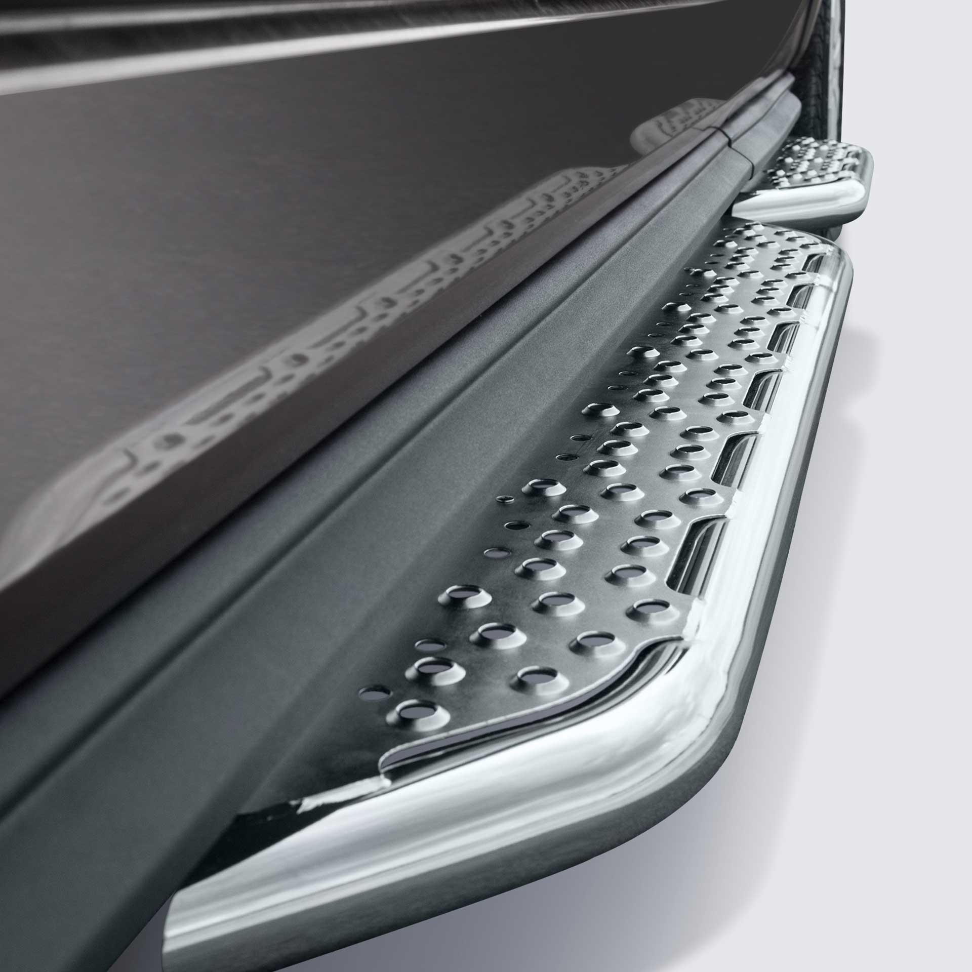 Schwellerschutz mit integriertem Trittbrett, Serie Tour Van Fahrzeugschutz von Alphadynamik