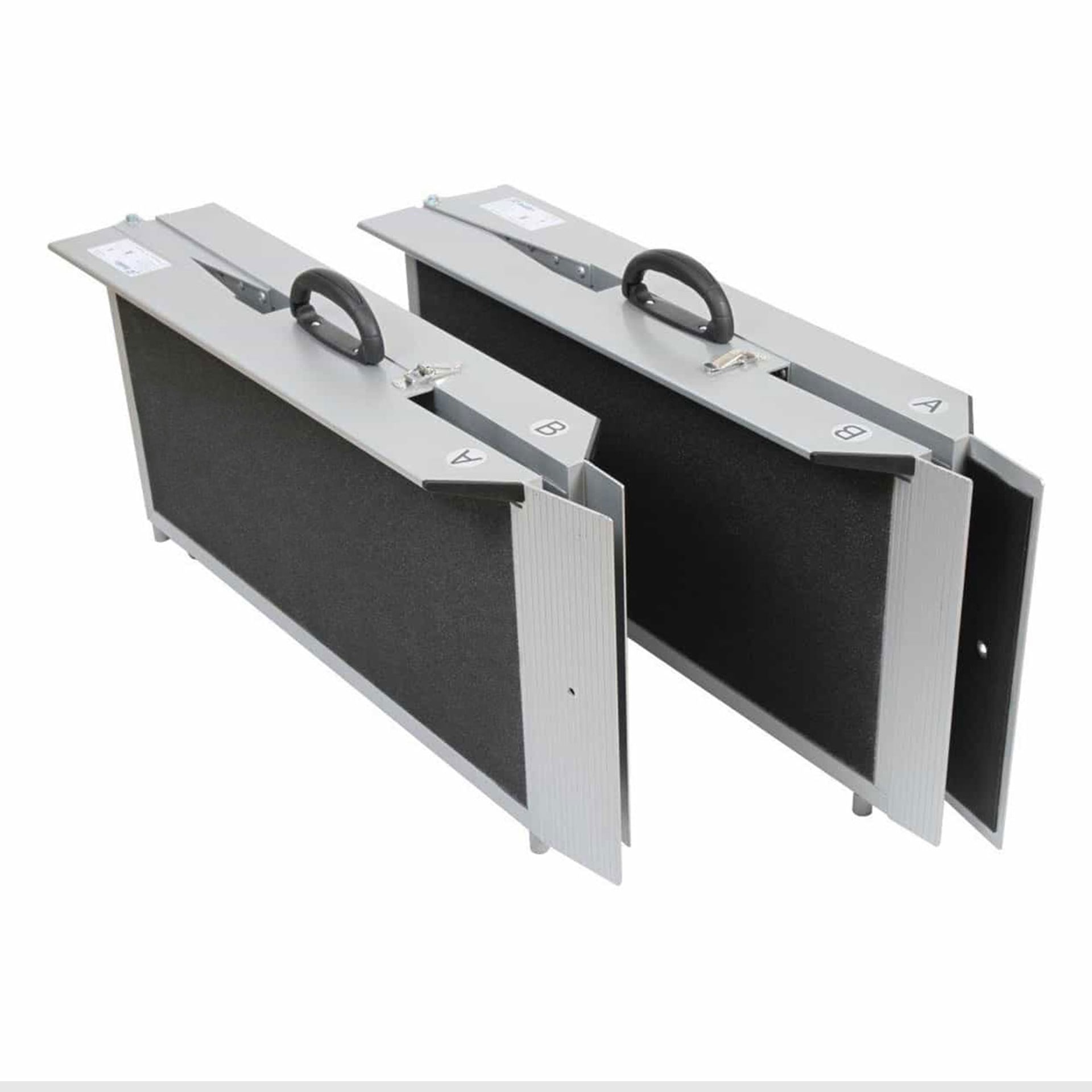 Rollstuhlrampe Antirutschbelag, Mobile Rampe für Rollstühle aus Aluminium, Serie DFM von AlphaDynamik Rollstuhlrampe Antirutschbelag, Mobile Rampe für Rollstühle aus Aluminium, Serie DFM von AlphaDynamik