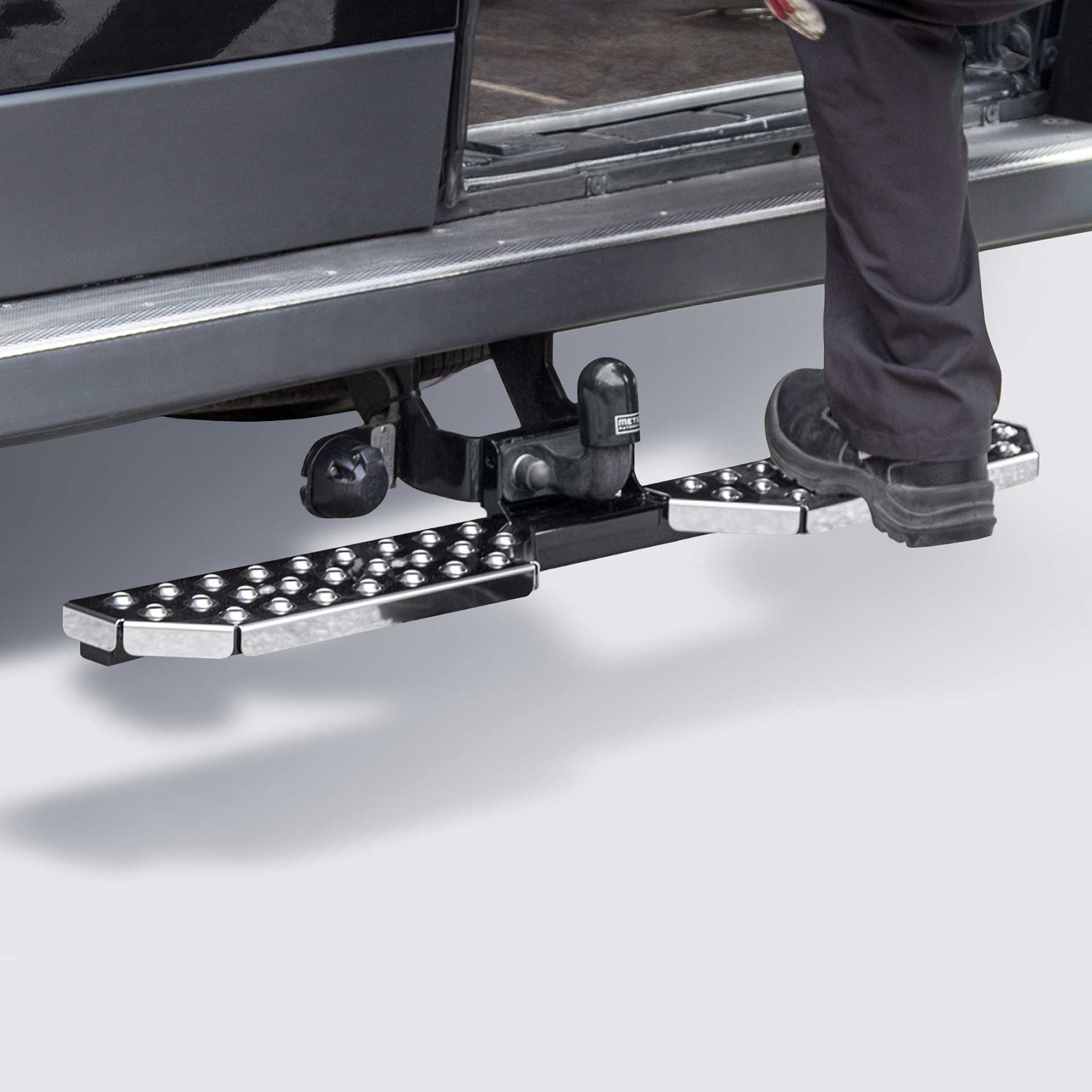 Heckauftritt für Transporter, Fahrzeuge mit verschraubten Kugelkopf, Tragkraft, Korrosionsgeschützer Stahlrohrrahmen, Edelstahl Heckauftritt für Transporter, Fahrzeuge mit verschraubten Kugelkopf, Tragkraft, Korrosionsgeschützer Stahlrohrrahmen, Edelstahl