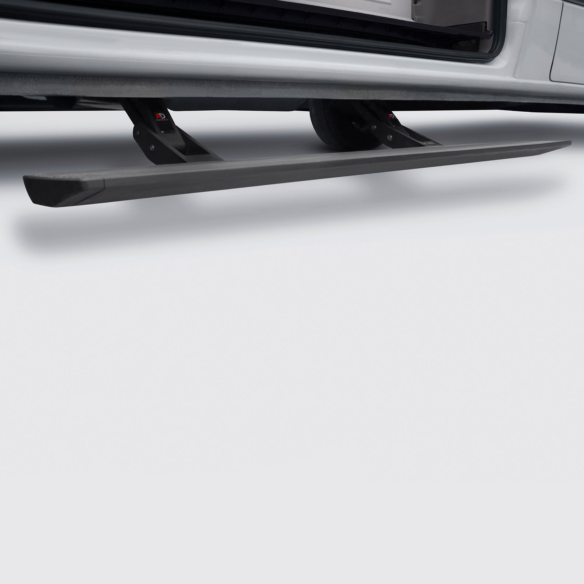 Serie-ETB-Vollautomatische-seitliche-Schwenk-Stufe-ausgefahren-von-AlphaDynamik