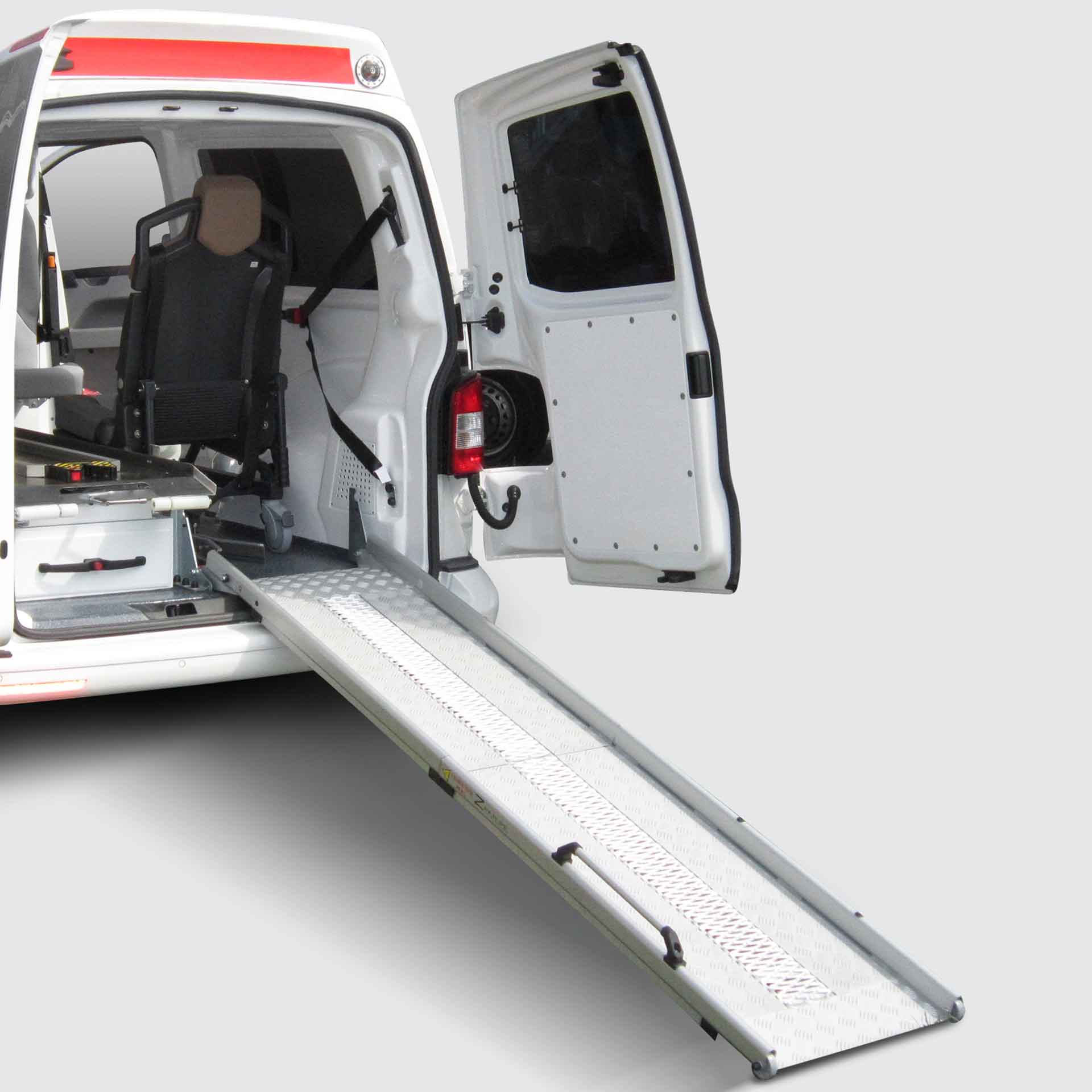 Festmontierte Verladerampe für KTW & Warentransport, Ideal für den Dauereinsatz, Serie PRO von AlphaDynamik