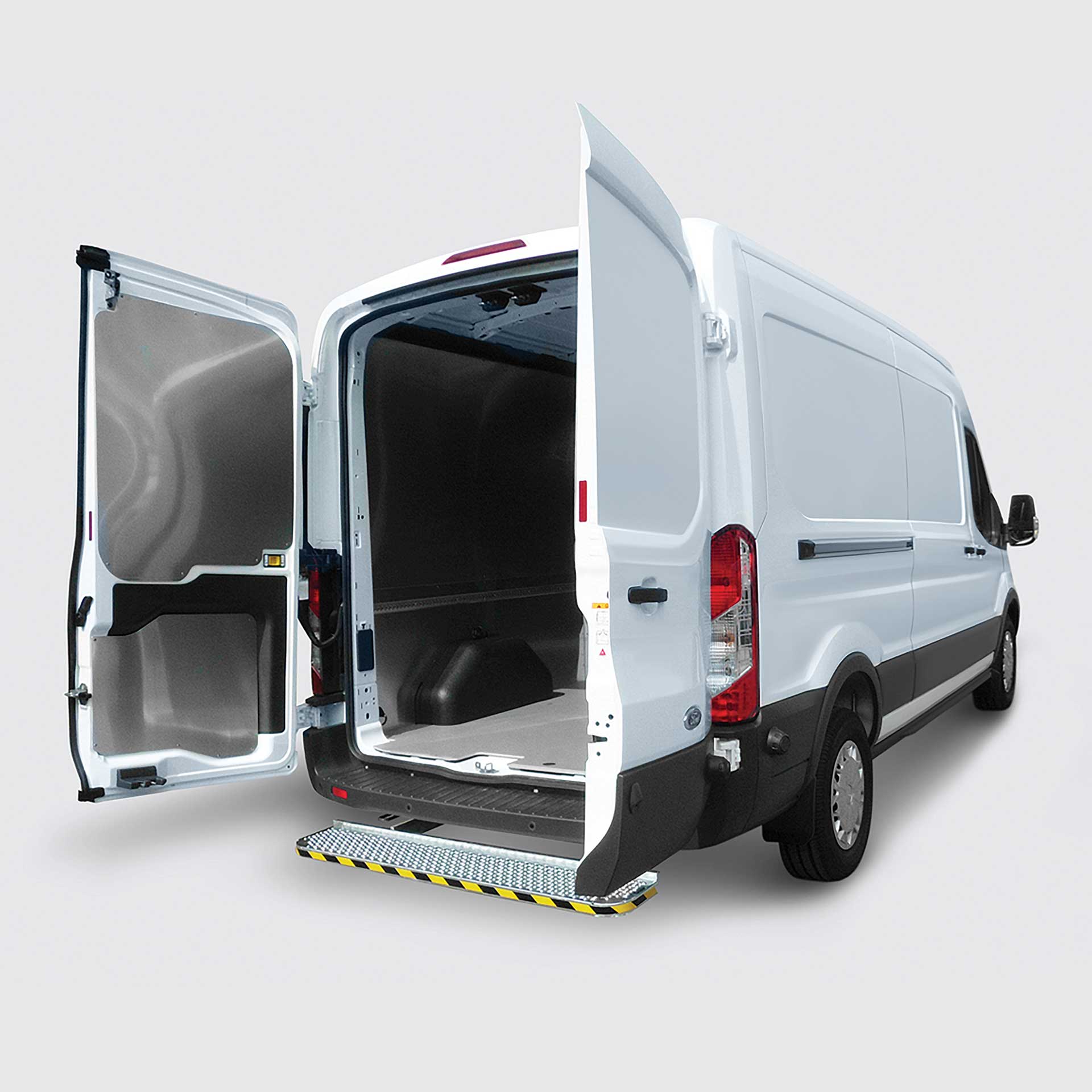 Hecktrittstufe aus Stahl, feuerverzinkt mit reflektierendem Warnaufkleber. Serie HTF Hecktrittstufe von AlphaDynamik Hecktrittstufe aus Stahl, feuerverzinkt mit reflektierendem Warnaufkleber. Serie HTF Hecktrittstufe von AlphaDynamik