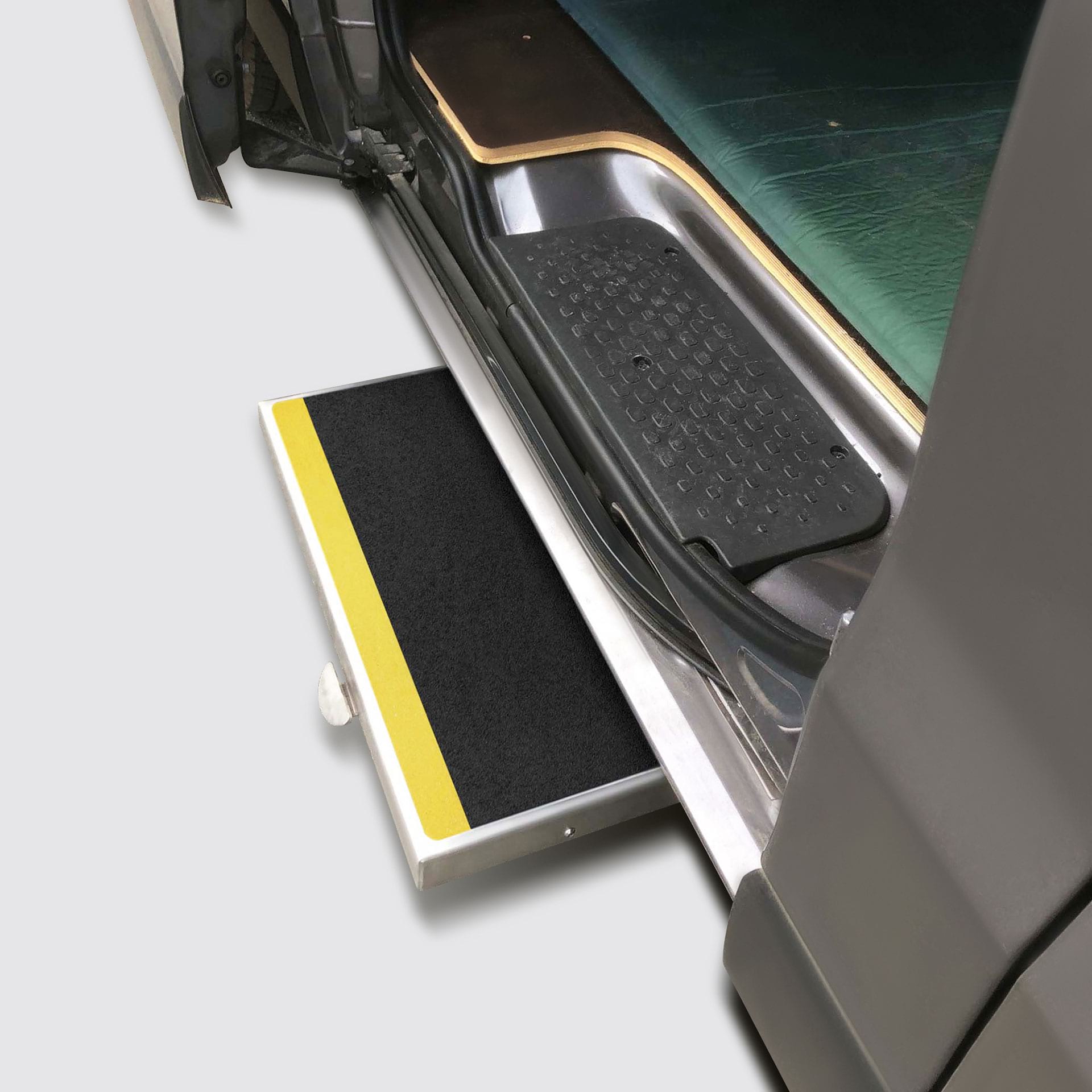 Seitliche manuelle Kassettenstufe für Van Transporter, Serie ESM. Gasdruckfeder sorgt für ein sicheres Ein- und Ausfahren der Trittstufe Seitliche manuelle Kassettenstufe für Van Transporter, Serie ESM. Gasdruckfeder sorgt für ein sicheres Ein- und Ausfahren der Trittstufe