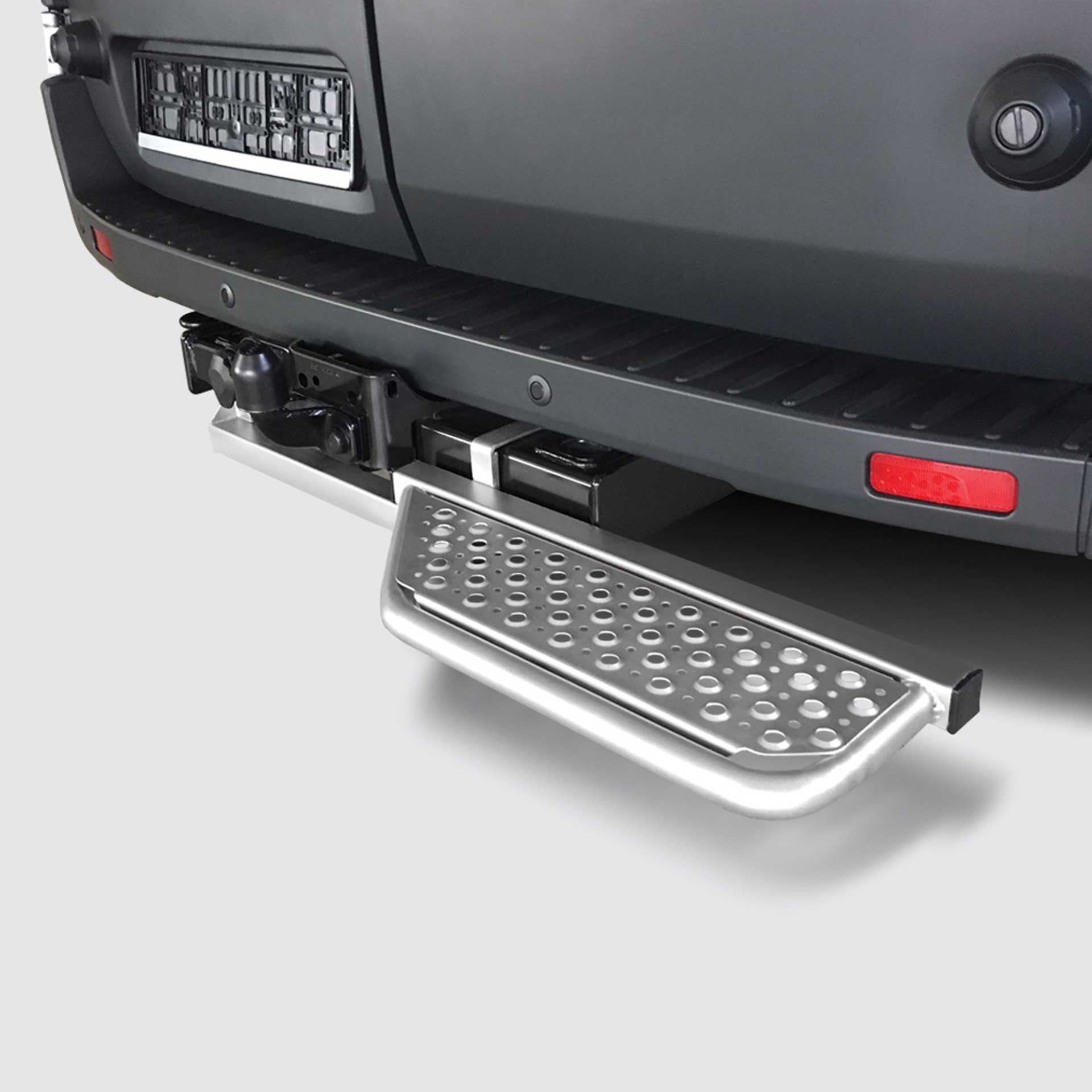 Serie HER | Hecktrittstufe aus Edelstahl für AHK (Orlandi Ti2018_2019) - Daily 2014, rechte Seite 